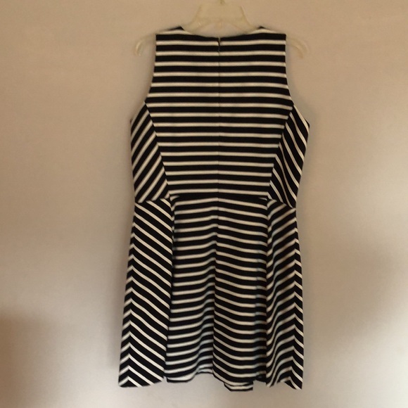 Michael Kors Black & White Striped Knit Dress. Size 14 - Picture 4 of 4